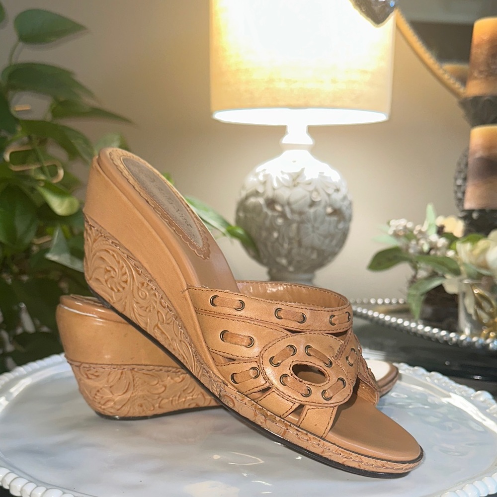 Bella Vita Light Brown Intricate Wedges